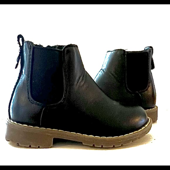 2 Pairs of Toddler Size 6 Leather Boots, 1 Brown 1 Black Different Styles - Picture 7 of 9